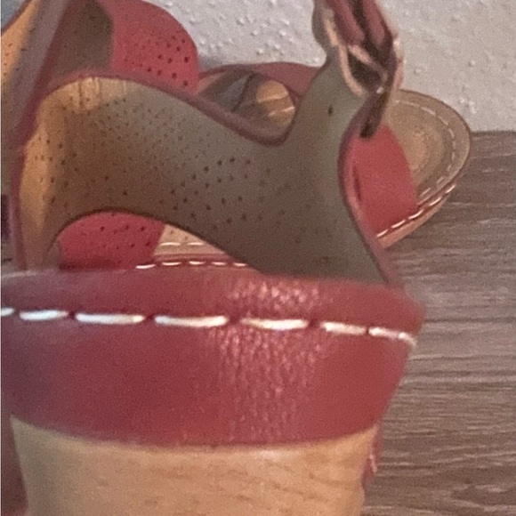 Red Sandals - Picture 4 of 4